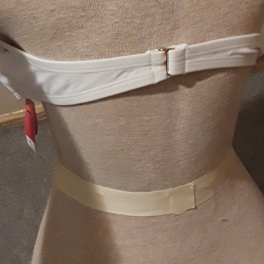 Bathing suits - Picture 5 of 5